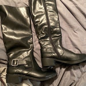 🖤Black pleather boots🖤